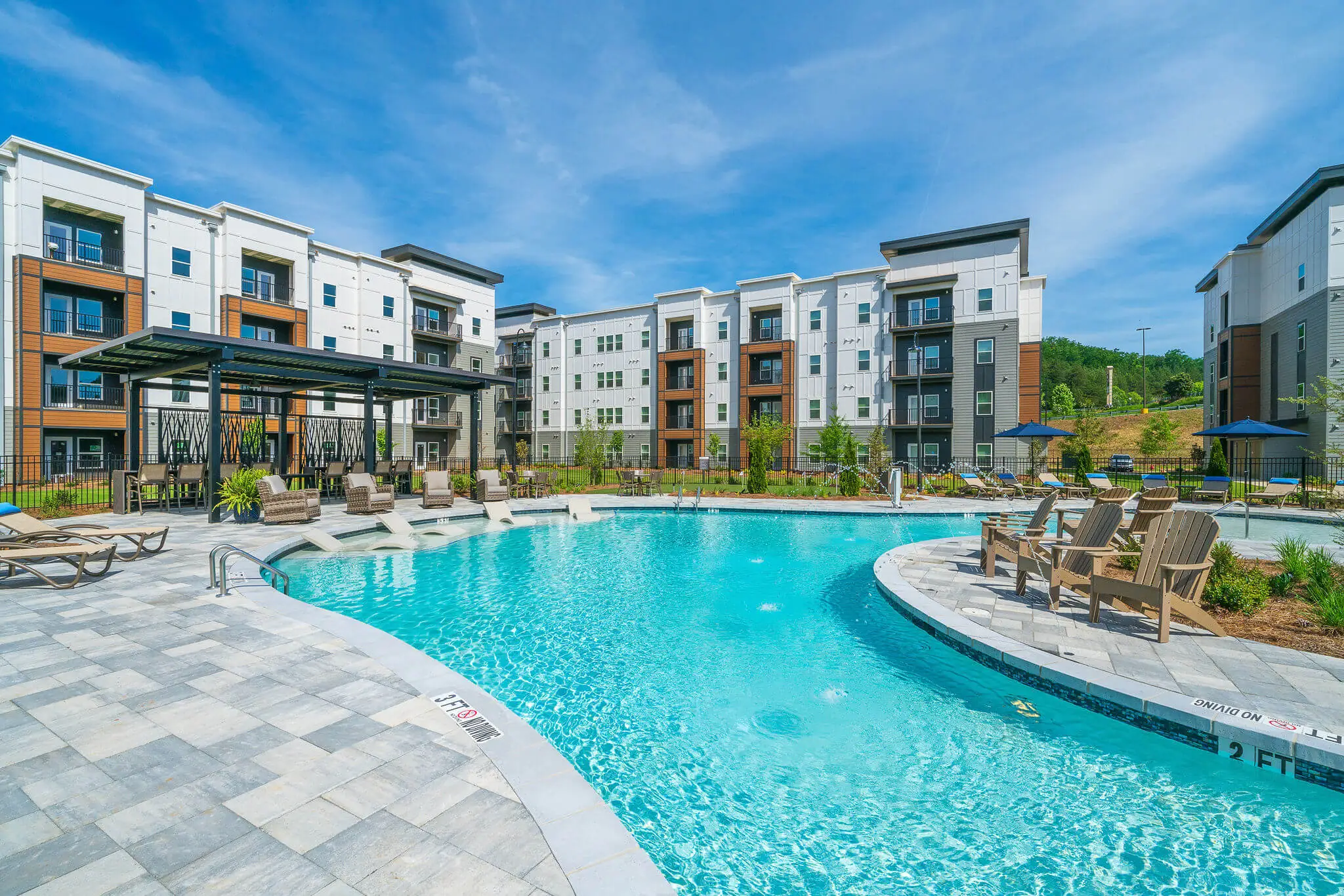 175 MAIN Exterior